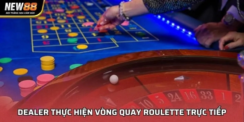 Dealer thực hiện vòng quay Roulette trực tiếp